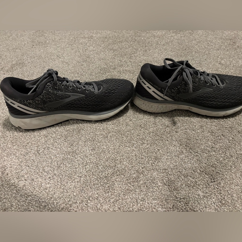 Gray Men Brooks sneakers. These are a 10 WIDE.